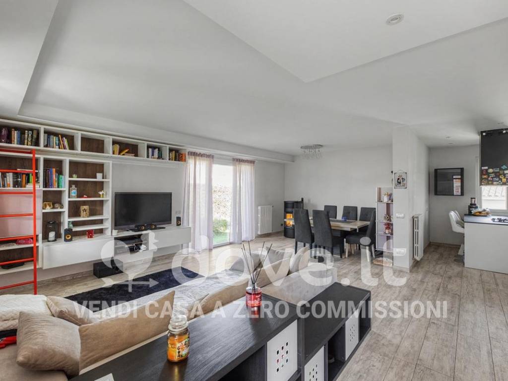 casa indipendente in vendita a Luino in zona Voldomino