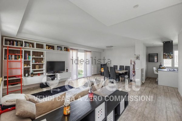 casa indipendente in vendita a Luino in zona Voldomino