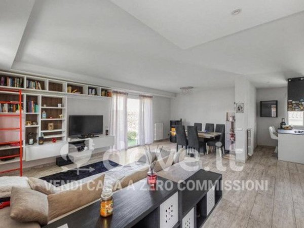 casa indipendente in vendita a Luino in zona Voldomino