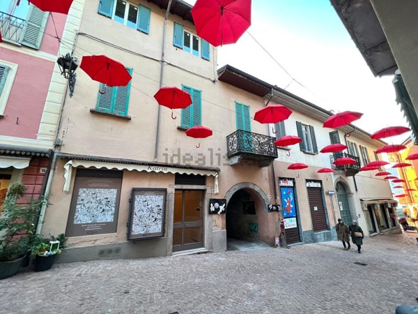 locale commerciale in vendita a Luino