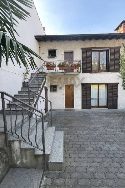 appartamento in vendita a Luino in zona Pezza