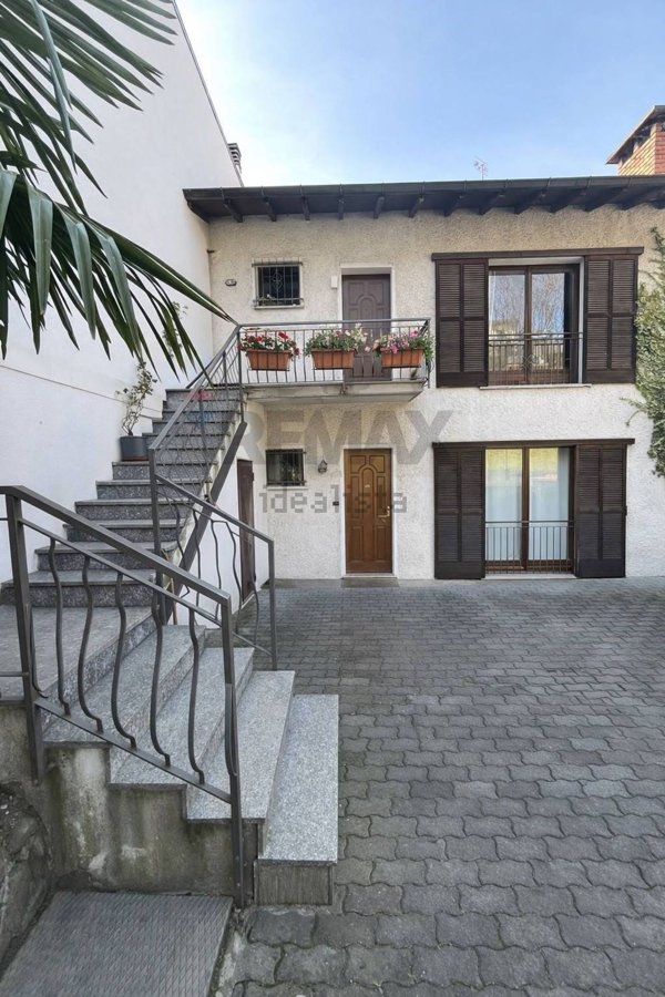 appartamento in vendita a Luino in zona Pezza