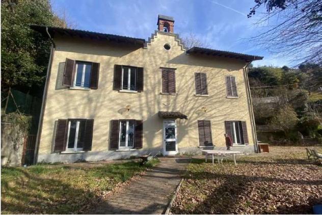 casa indipendente in vendita a Luino in zona Colmegna