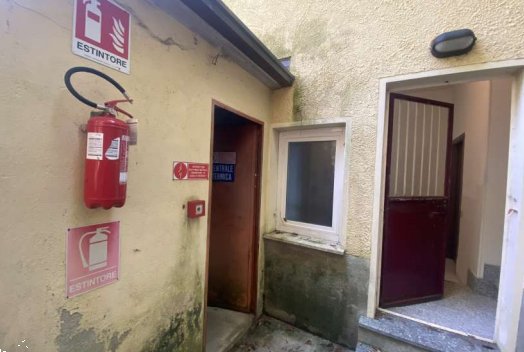 intera palazzina in vendita a Luino in zona Colmegna