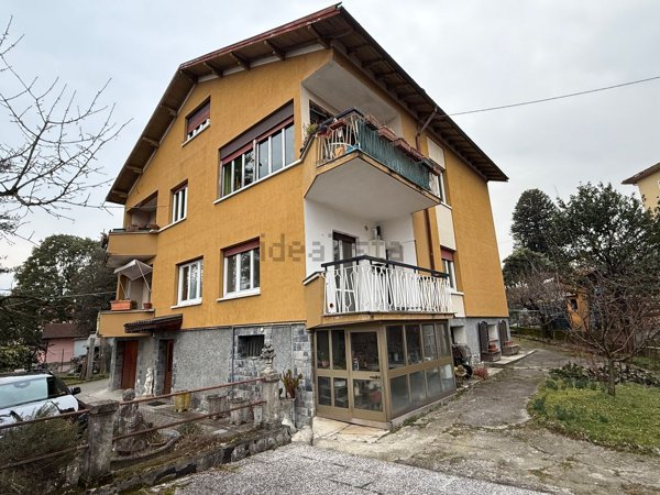 appartamento in vendita a Luino in zona Fornasette