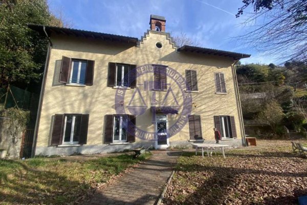 appartamento in vendita a Luino in zona Colmegna