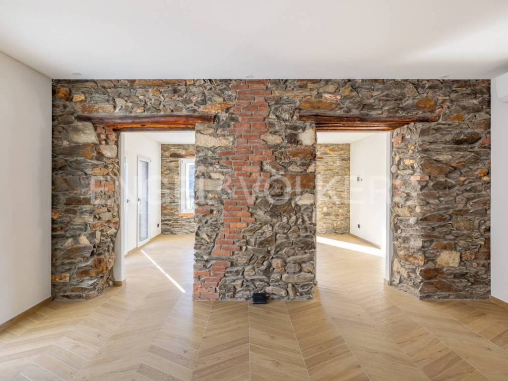 casa indipendente in vendita a Luino