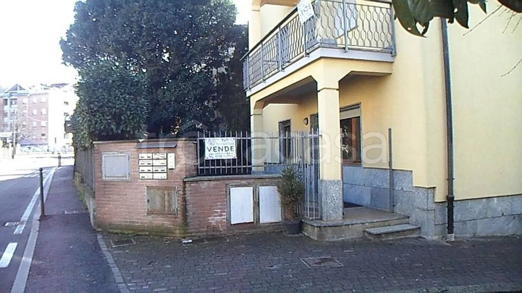 appartamento in vendita a Luino in zona Voldomino
