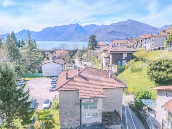 appartamento in vendita a Luino in zona Colmegna