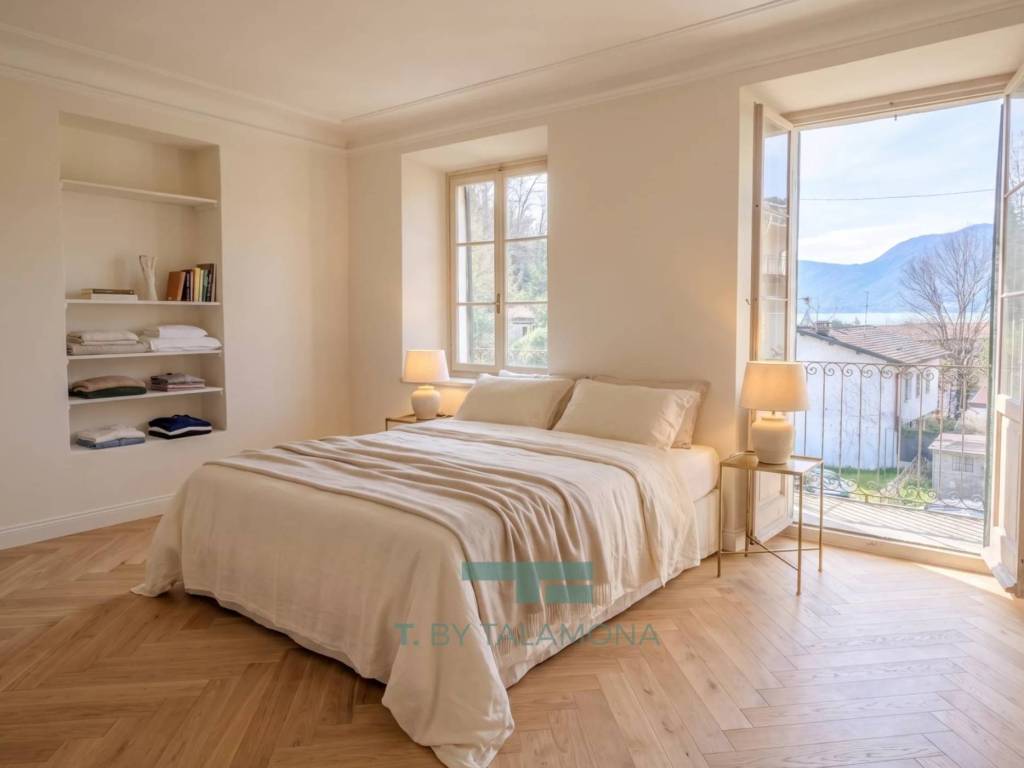 appartamento in vendita a Luino in zona Colmegna