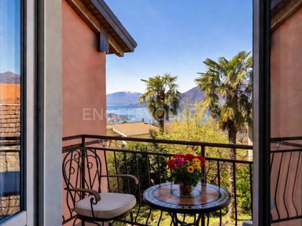 casa indipendente in vendita a Luino in zona Poppino