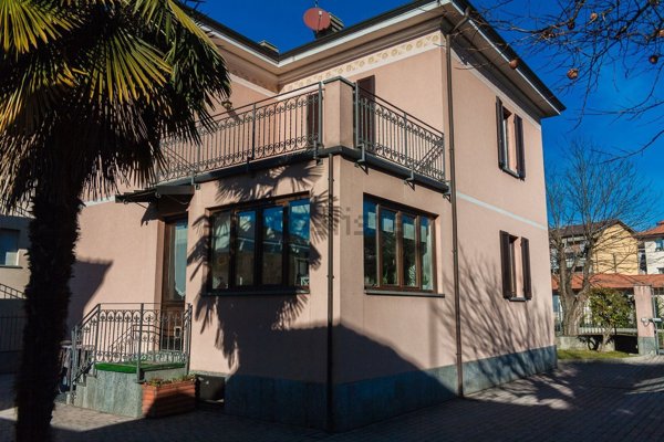 casa indipendente in vendita a Luino