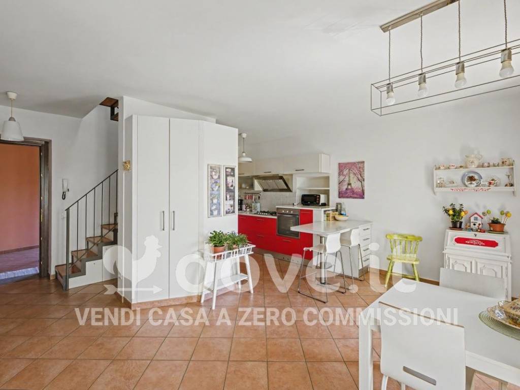 appartamento in vendita a Luino in zona Longhirolo