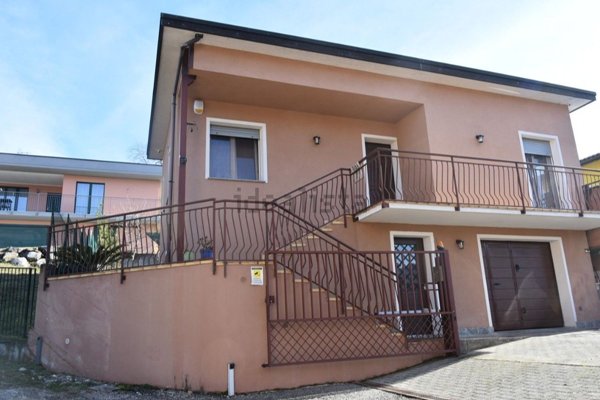 casa indipendente in vendita a Luino in zona Voldomino