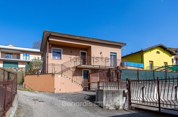 casa indipendente in vendita a Luino in zona Voldomino