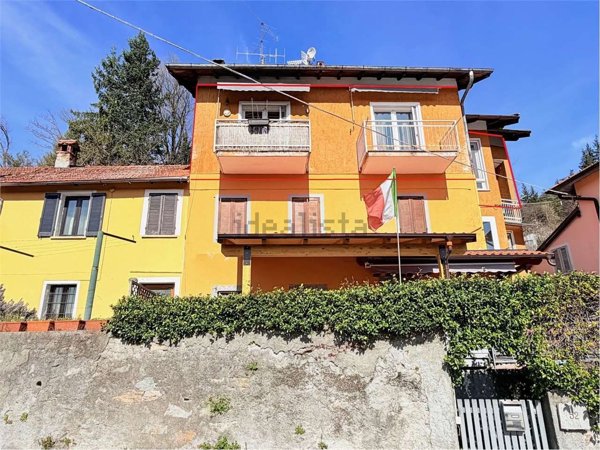 casa indipendente in vendita a Luino in zona Colmegna