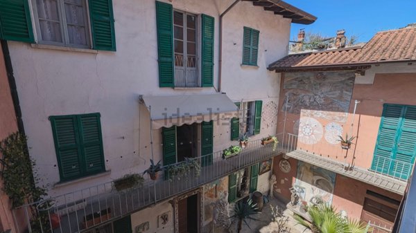 casa indipendente in vendita a Luino