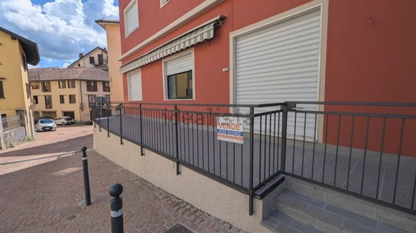 locale commerciale in vendita a Luino