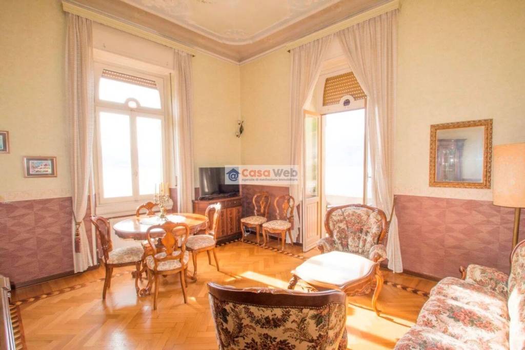 appartamento in vendita a Luino in zona Colmegna
