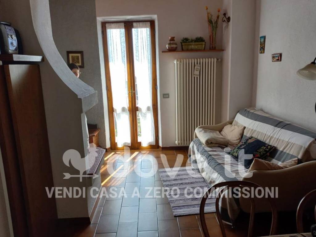 appartamento in vendita a Luino in zona Colmegna