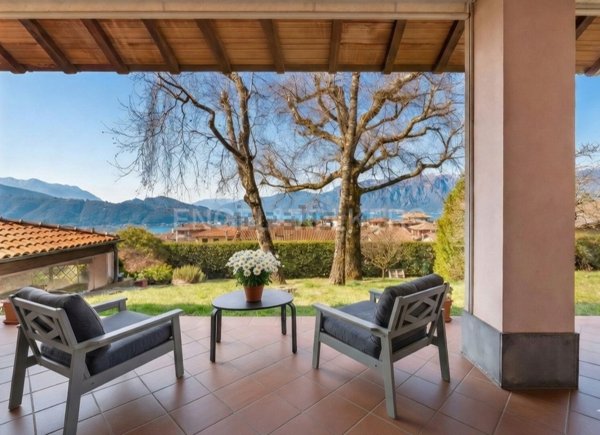 casa indipendente in vendita a Luino