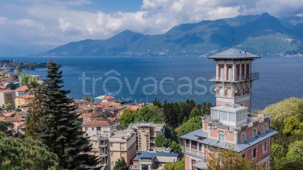 casa indipendente in vendita a Luino in zona Torretta