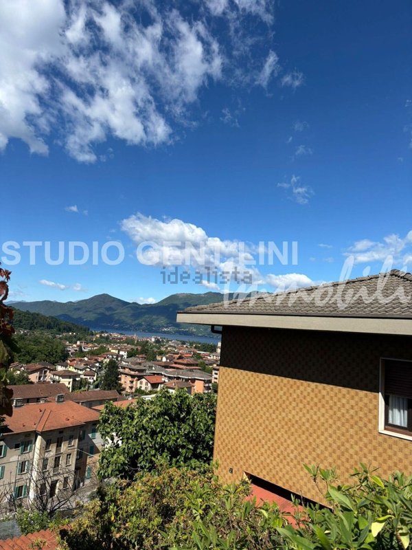 casa indipendente in vendita a Luino