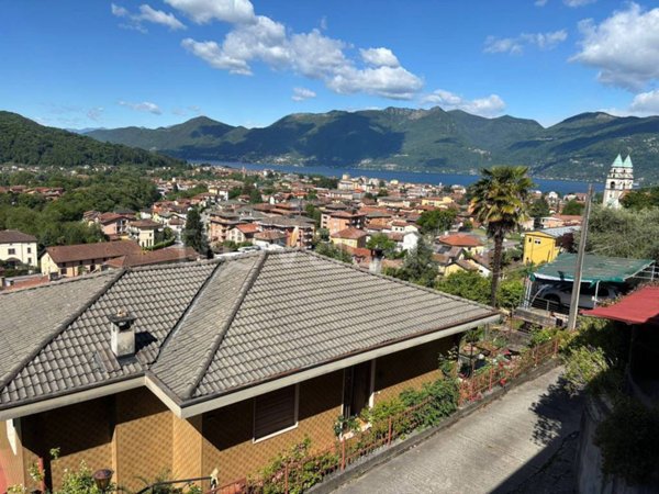 casa indipendente in vendita a Luino