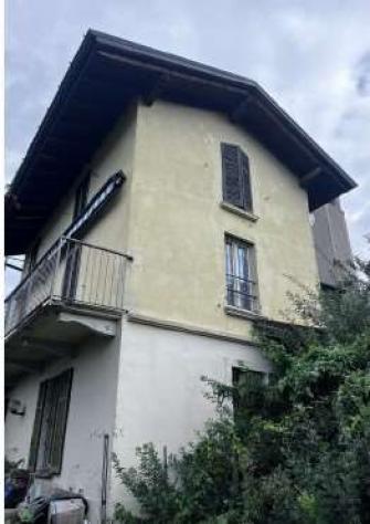 casa indipendente in vendita a Luino in zona Voldomino