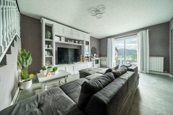 casa indipendente in vendita a Luino in zona Voldomino