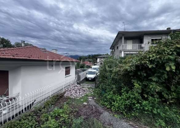 casa indipendente in vendita a Luino in zona Voldomino