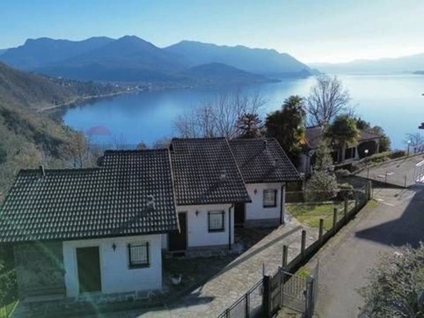 casa indipendente in vendita a Luino in zona Colmegna
