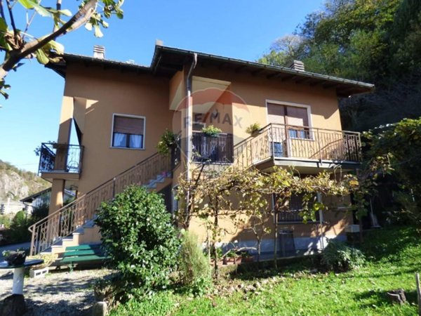 casa indipendente in vendita a Luino in zona Voldomino