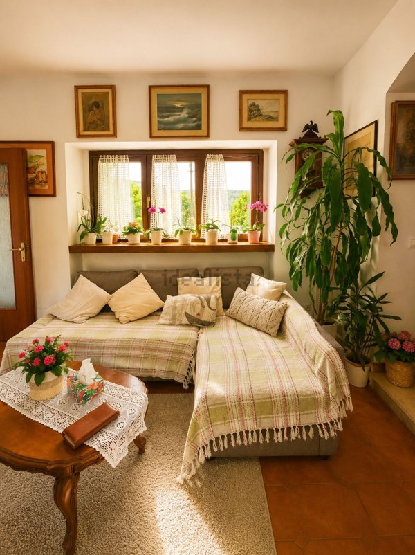 casa indipendente in vendita a Luino in zona Trebedora
