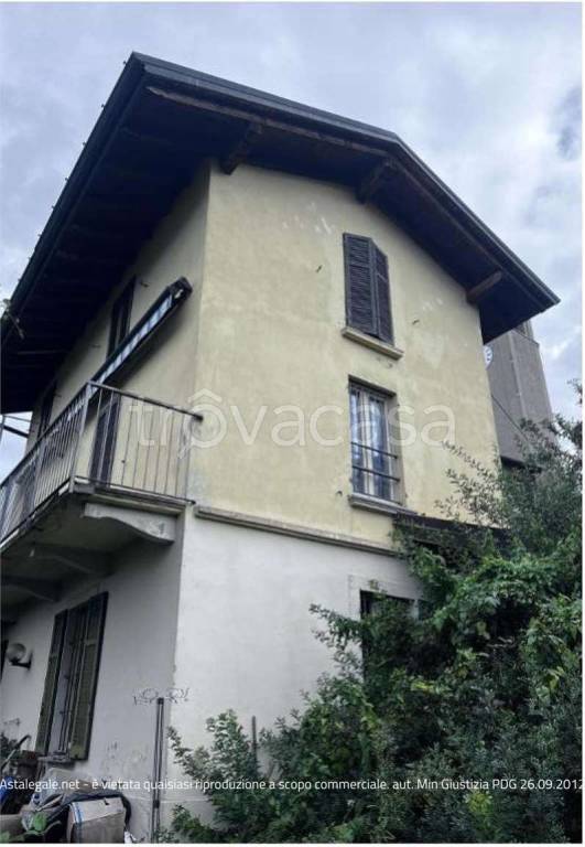 appartamento in vendita a Luino in zona Voldomino