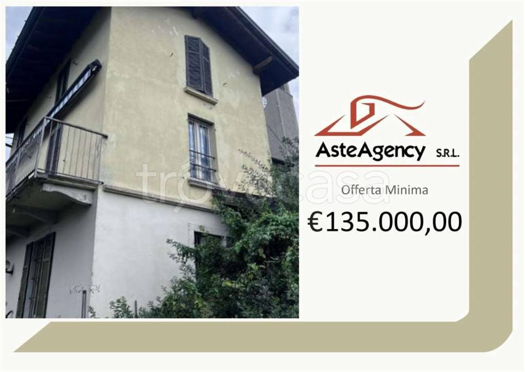 casa indipendente in vendita a Luino in zona Voldomino