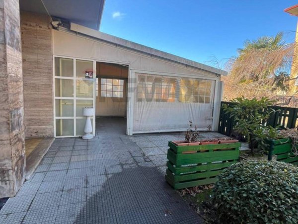 negozio in vendita a Luino in zona Voldomino