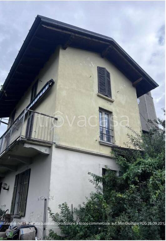 appartamento in vendita a Luino in zona Voldomino