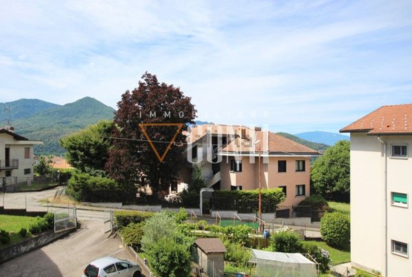 casa indipendente in vendita a Luino in zona San Pietro