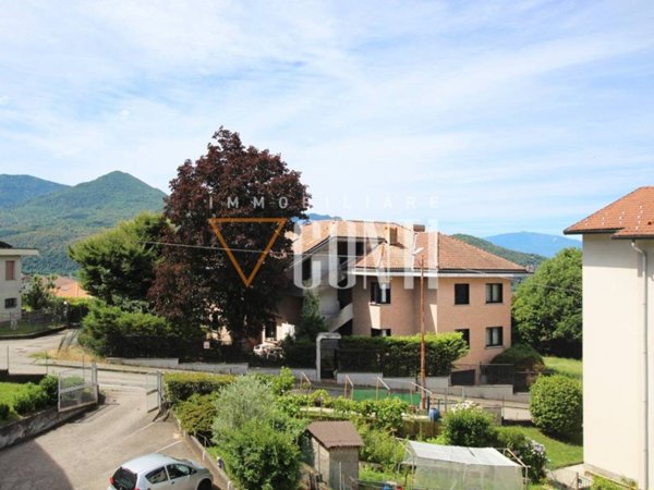 casa indipendente in vendita a Luino in zona San Pietro