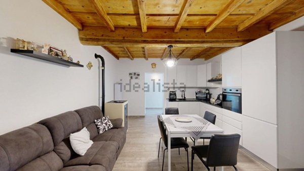 appartamento in vendita a Luino in zona Pianazzo