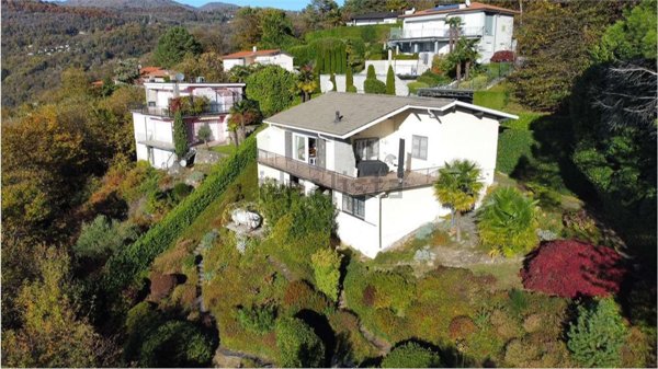 casa indipendente in vendita a Luino in zona Bonga