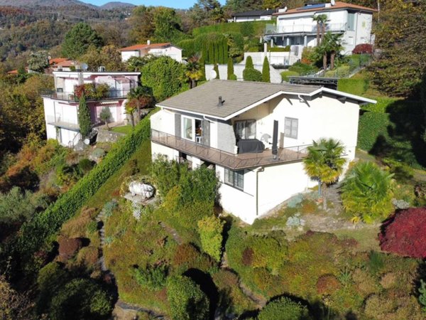 casa indipendente in vendita a Luino in zona Bonga