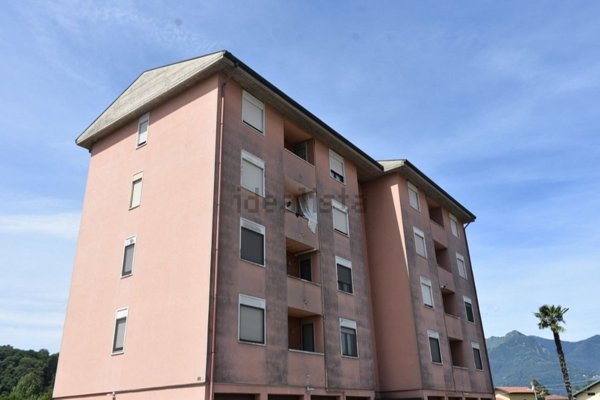 appartamento in vendita a Luino in zona Voldomino