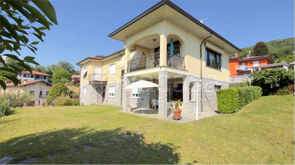 casa indipendente in vendita a Luino in zona Poppino