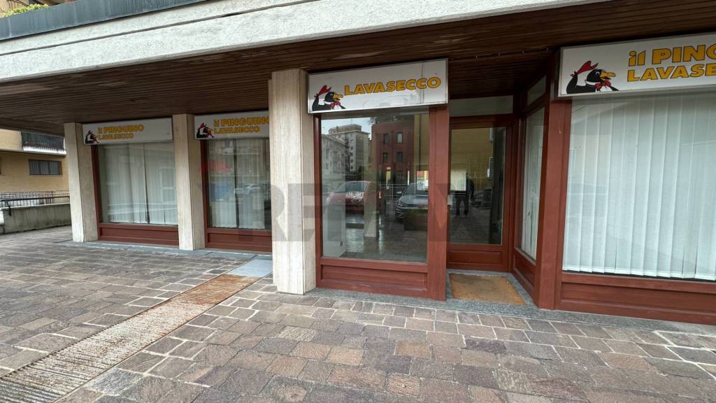 negozio in vendita a Luino in zona San Pietro