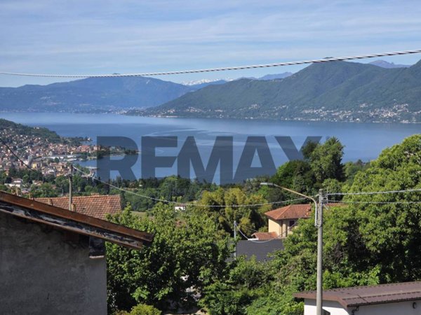 casa indipendente in vendita a Luino in zona Poppino