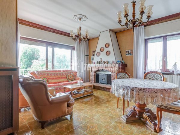 appartamento in vendita a Luino in zona Voldomino