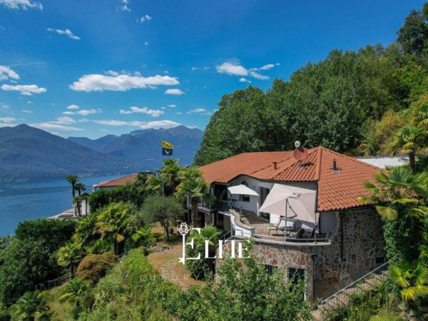 casa indipendente in vendita a Luino in zona Tecco