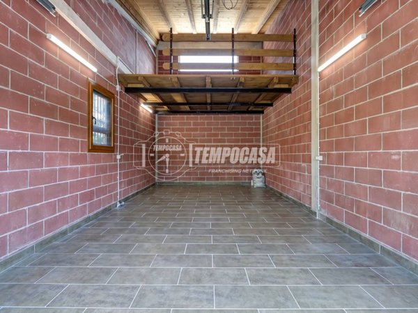 locale di sgombero in vendita a Luino in zona Voldomino